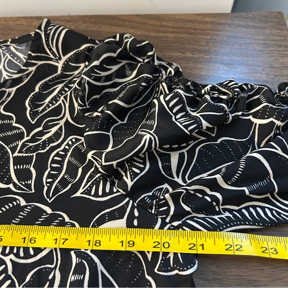 ❤️ Tamara H Chic Black and White Leaf Pattern Blouse M - Picture 8 of 10